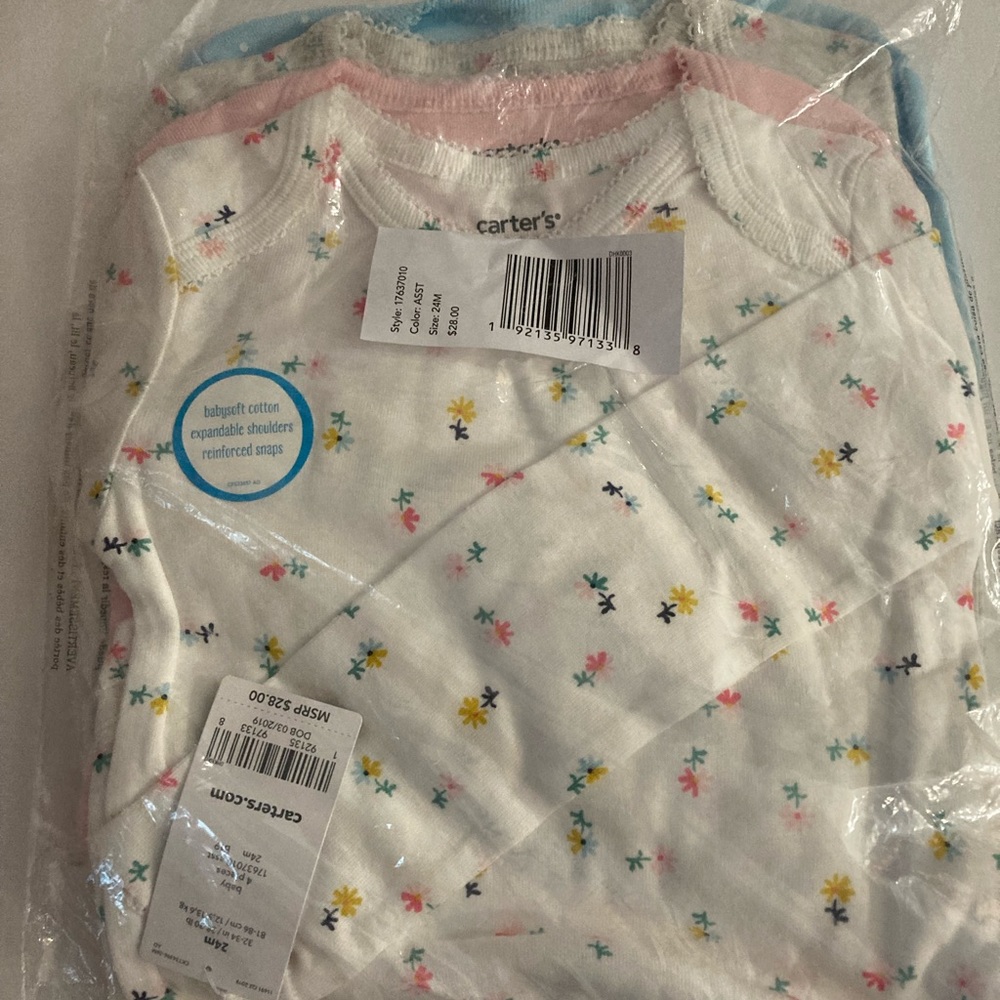 Nwt Carter’s girl onesies sz 24m long sleeve 4ct
